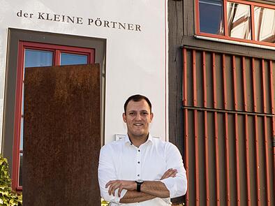 Im „Kleinen Pörtner“ in dr Altstadt von Seßlach erlebte Nicola Schoppel 2020 seinen ersten Wahlabend als Kandidat der Freien Wähler – damals bei den Wahlen zum Stadtrat von Seßlach. Früher gehörte das Gebäude seiner Urgroßmutter, erinnert sich der...