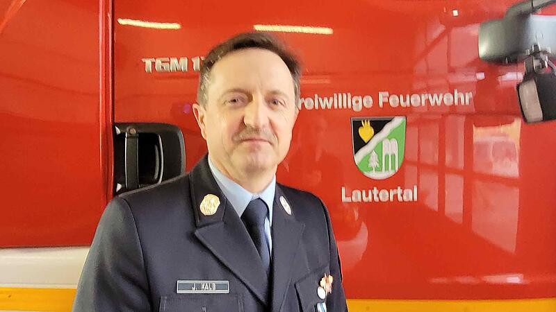 Ab dem kommenden Freitag wird Jürgen Kalb (55), bisher Kommandant der Freiwilligen Feuerwehr Lautertal das Amt des Kreisbrandmeisters im Inspektion 2 des Kreisfeuerwehrverbandes Coburg übernehmen. Dass ihm das Amt angetragen wurde, hatte ihn anfan...