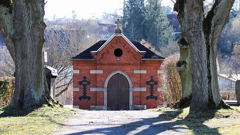 Friedhof in NeusesFriedhof in Neuses Kapelle auf Friedhof