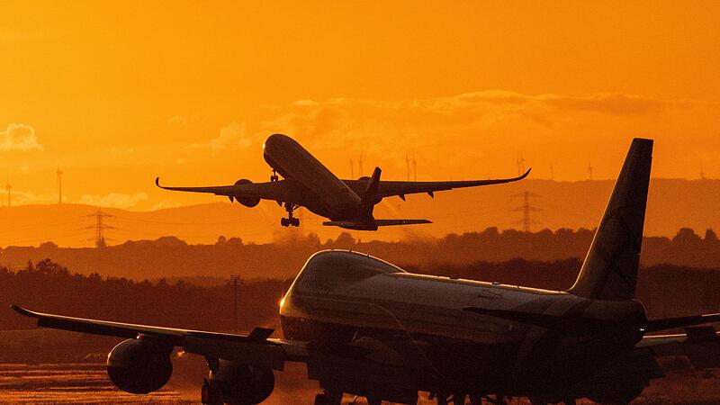 Flugzeuge am Flughafen