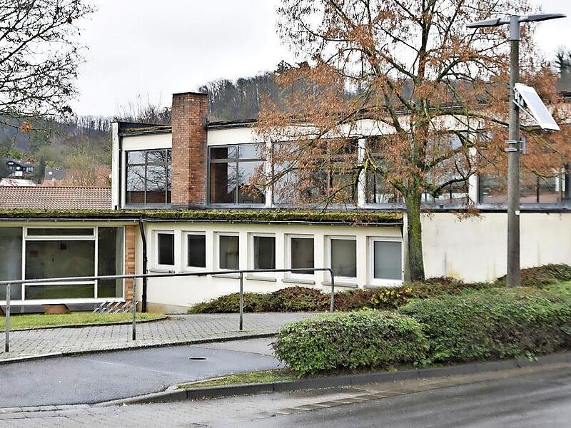 Für die Sanierung der Schulturnhalle an der Grundschule in Königsberg wird ein Förderantrag gestellt. Für die Sanierung der Schulturnhalle an der Grundschule in Königsberg wird ein Förderantrag gestellt.