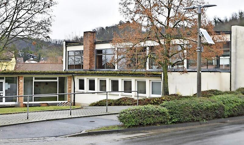 Für die Sanierung der Schulturnhalle an der Grundschule in Königsberg wird ein Förderantrag gestellt. Für die Sanierung der Schulturnhalle an der Grundschule in Königsberg wird ein Förderantrag gestellt.