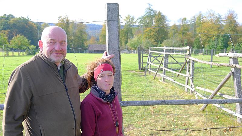 Olaf und Bettina Neun sorgen sich um die Zukunft ihres Damwildgeheges.