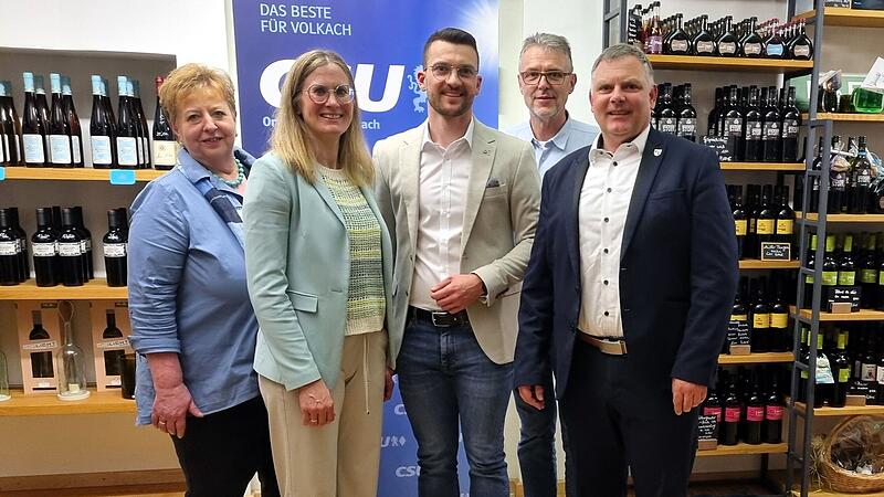 Die Hauptpersonen der CSU-Jahresversammlung (von links): Gerlinde Martin, Barbara Göpfert, Simon Rinke, Uwe Kossner und Heiko Bäuerlein. Die Hauptpersonen der CSU-Jahresversammlung (von links): Gerlinde Martin, Barbara Göpfert, Simon Rinke, Uwe Kossner und Heiko Bäuerlein.