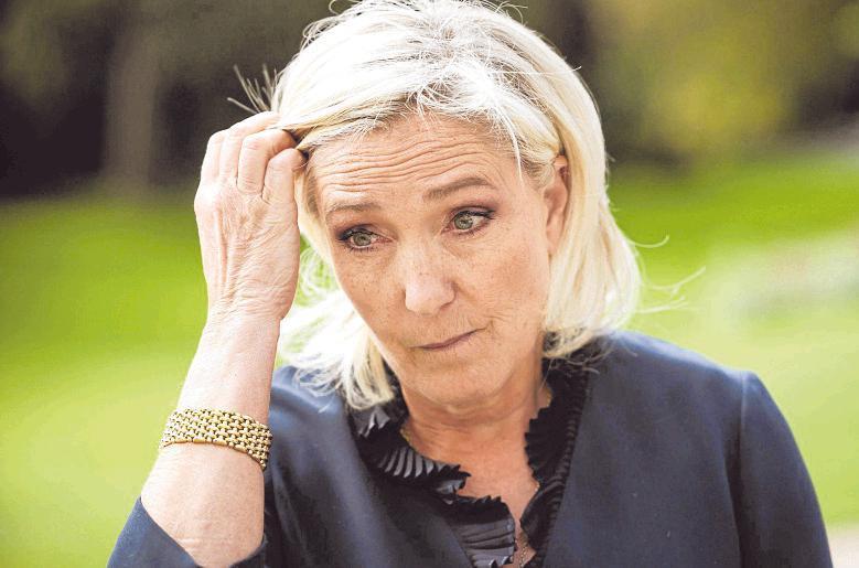 Frankreichs Oppositionsführerin Marine Le Pen muss sich vor Gericht verantworten. Frankreichs Oppositionsführerin Marine Le Pen muss sich vor Gericht verantworten.