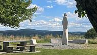Schönbach Hünenhügel: Eine imposante Aussicht rundum in die Landschaft und Schöpfung Gottes hat man vom Hünenhügel (362 m). Schönbach Hünenhügel: Eine imposante Aussicht rundum in die Landschaft und Schöpfung Gottes hat man vom Hünenhügel (362 m).