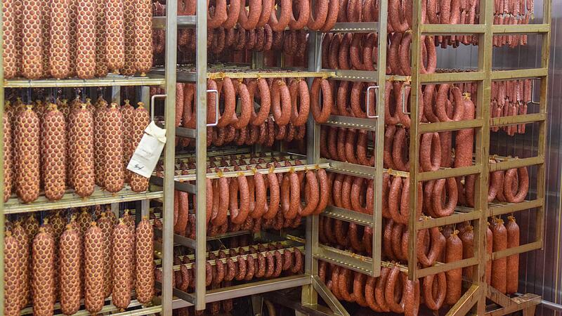 &bdquo;Bei dera Woar, do is ka Wunner, alles kafft beim B&ouml;hnleins Kunner&ldquo;. Mit diesem Werbespruch wurde Konrad B&ouml;hnlein zur fr&auml;nkischen Gro&szlig;metzgerei.