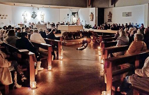 Ein Adventskonzert erfreute die Zuh&ouml;renden in der Kirche St. Peter und Paul in Arnshausen.