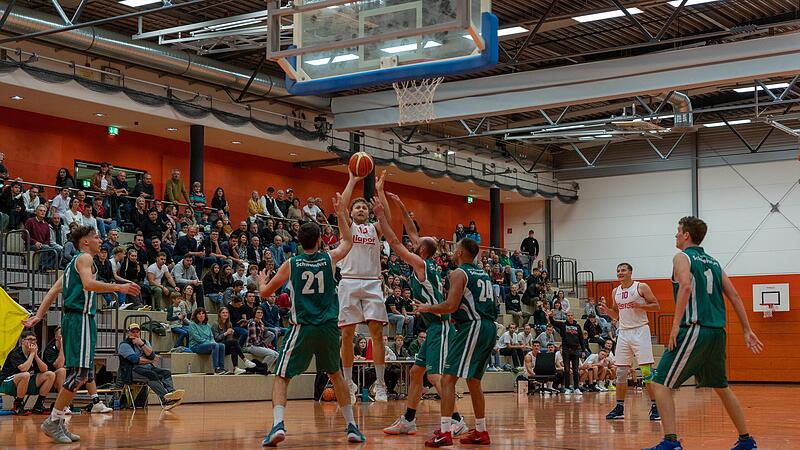 Wie eine Wand standen den Eggolsheimern stets f&uuml;nf Abwehrh&uuml;nen der Schweinfurter im Weg.Forchheim & Fr&auml;nkische Schweiz