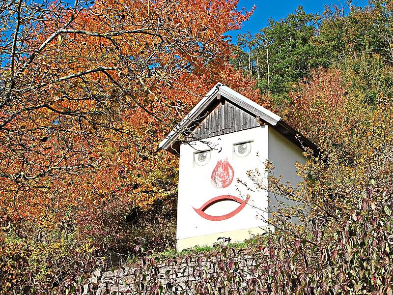 Das traditionsreiche H&auml;uschen mit dem lachenden Gesicht gilt zu allen Jahreszeiten als ein Markenzeichen und gr&uuml;&szlig;t seit Jahrzehnten vom Berg. G&uuml;nther Geiling