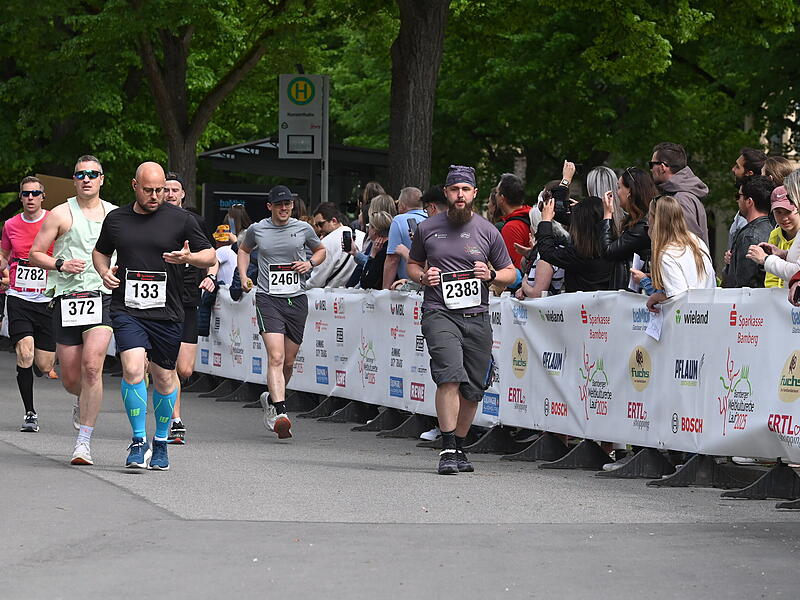Weltkulturerbelauf 2025: Rund 3700 Athletinnen und Athleten nahmen de Halbmarathon, den Sparkassen-Lauf, in Angriff.