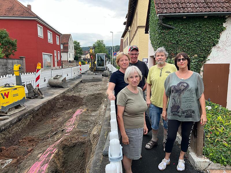 Baumpflanzung in der Hausener Straße Baumpflanzung in der Hausener Straße