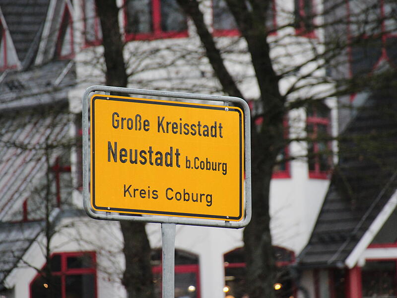 Stadt Neustadt bei Coburg (NEC) - Kreis Coburg - Ortsschild