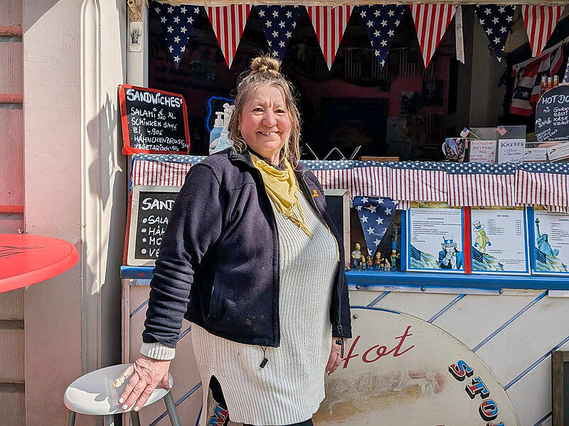 Hot-Dog-Stand in der Mohrenstraße Hot-Dog-Stand in der Mohrenstraße