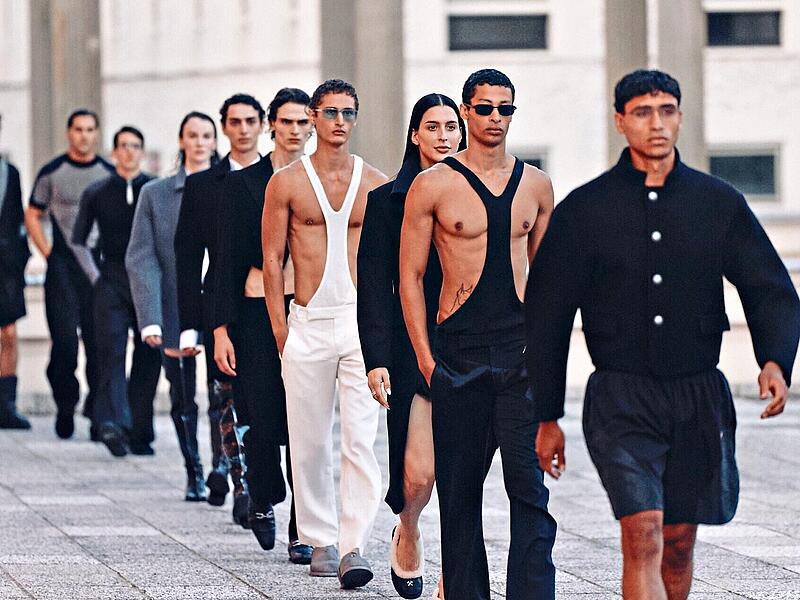 Das Ungewöhnliche an der Show: Ein Großteil der Models waren Männer. Das Ungewöhnliche an der Show: Ein Großteil der Models waren Männer.