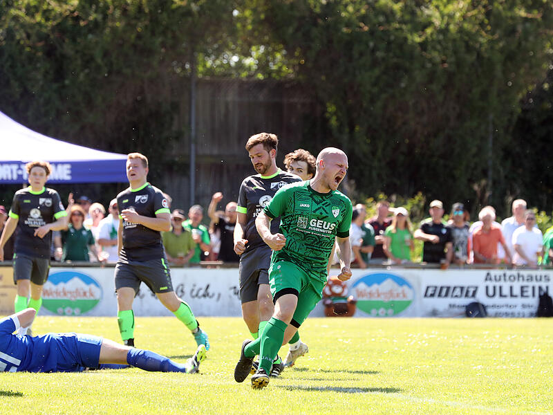Ralf Wudi trifft, FV Giech schlägt SG Melkendorf Ralf Wudi (Mitte) und der FV Giech bleiben im Rennen um die Rettung in der Kreisklasse: Gegen die SG Melkendorf gewann der FVG das Relegationsspiel in der Lichteneiche nach Verlängerung.
