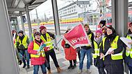 Gut 80 Streikende sammelten sich in Forchheim, von dort ging es zur Kundgebung nach Nürnberg.Forchheim & Fränkische Schweiz Gut 80 Streikende sammelten sich in Forchheim, von dort ging es zur Kundgebung nach Nürnberg.Forchheim & Fränkische Schweiz