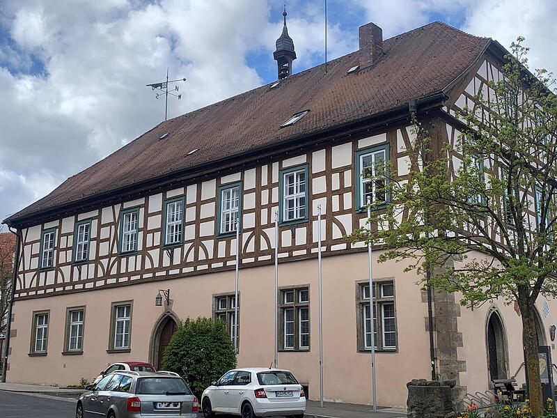 Die Sage um die M&uuml;nnerst&auml;dter N&auml;gelsieder dreht sich um den Neubau des M&uuml;nnerst&auml;dter Rathauses.