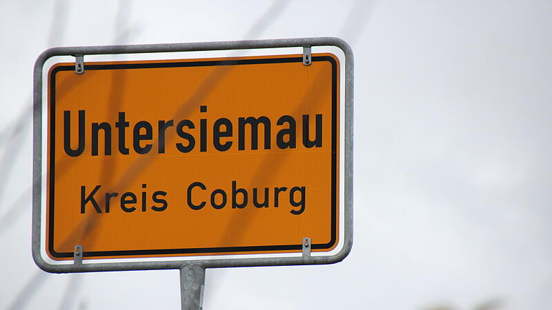 Gemeinde Untersiemau - Kreis Coburg - Ortsschild - frontal Gemeinde Untersiemau - Kreis Coburg - Ortsschild - frontal
