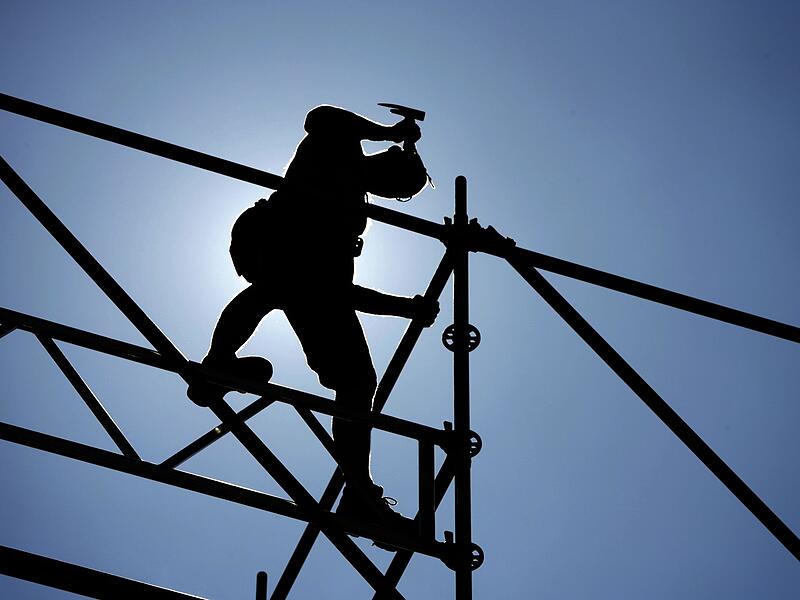 Urteil: Verletzung bei Hausbau des Bruders ist kein Arbeitsunfall