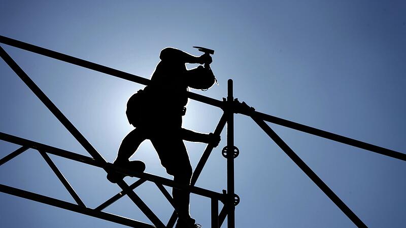 Urteil: Verletzung bei Hausbau des Bruders ist kein Arbeitsunfall