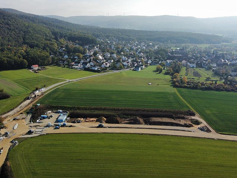 Aus der Luft zeigen sich die Dimensionen der Westumgehung Geisfeld. Aus der Luft zeigen sich die Dimensionen der Westumgehung Geisfeld.