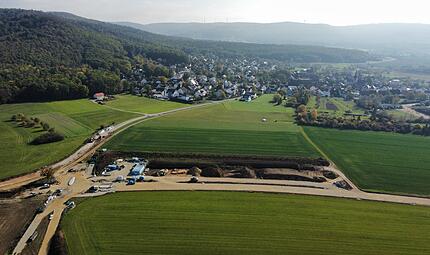 Aus der Luft zeigen sich die Dimensionen der Westumgehung Geisfeld. Aus der Luft zeigen sich die Dimensionen der Westumgehung Geisfeld.