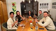Finale beim perfekten Dinner von VOX: An Tag 5 wird's in Stegaurach italienisch! (v.l.n.r.: Ragil, Lui, Gastgeberin Angela, Schorsch und Mathias) Finale beim perfekten Dinner von VOX: An Tag 5 wird's in Stegaurach italienisch! (v.l.n.r.: Ragil, Lui, Gastgeberin Angela, Schorsch und Mathias)