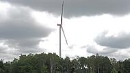 Ein Windrad auf der Sennigshöhe oberhalb von Lautertal-Tremersdorf im Landkreis Coburg. Ein Windrad auf der Sennigshöhe oberhalb von Lautertal-Tremersdorf im Landkreis Coburg.