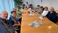 Bingo oder Tango? Die Selbsthilfegruppe der Aphasiker  in Herzogenaurach trifft sich regelmäßig. Rechts vorne: Anna Rossmann; hinten stehend: Monika Geinzer.