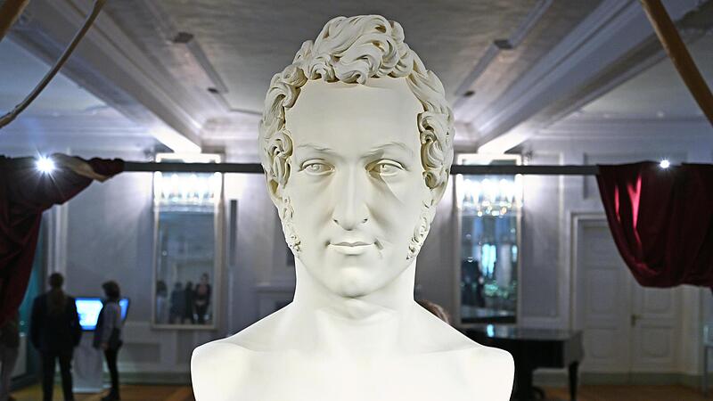 In der Ausstellung in Gotha ist auch diese Portraitbüste von Herzgo Ernst I. von Sachsen-Coburg und Gotha zu sehen. In der Ausstellung in Gotha ist auch diese Portraitbüste von Herzgo Ernst I. von Sachsen-Coburg und Gotha zu sehen.