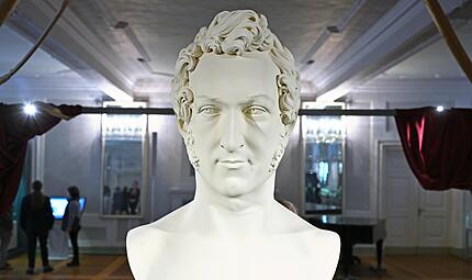 In der Ausstellung in Gotha ist auch diese Portraitbüste von Herzgo Ernst I. von Sachsen-Coburg und Gotha zu sehen. In der Ausstellung in Gotha ist auch diese Portraitbüste von Herzgo Ernst I. von Sachsen-Coburg und Gotha zu sehen.