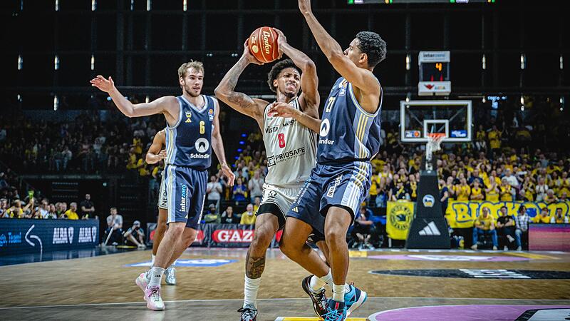 Demarcus Demonia (weißes Trikot) war Bambergs Bester bei der 71:85-Niederlage in Berlin. Demarcus Demonia (weißes Trikot) war Bambergs Bester bei der 71:85-Niederlage in Berlin.