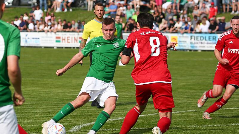 Im vergangenen Jahr haben Florian Maurer (am Ball) und der TSV Neukenroth das Kreispokal-Finale gegen den TSV Staffelstein verloren, in diesem Jahr soll aber die Revanche gelingen.