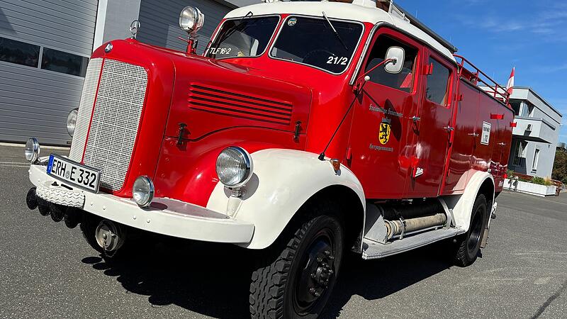 Der Blaulicht-Oldtimer, den sie liebevoll &bdquo;Sch&auml;tzla&ldquo; nennen, ist der ganze Stolz der Herzogenauracher Feuerwehrleute.