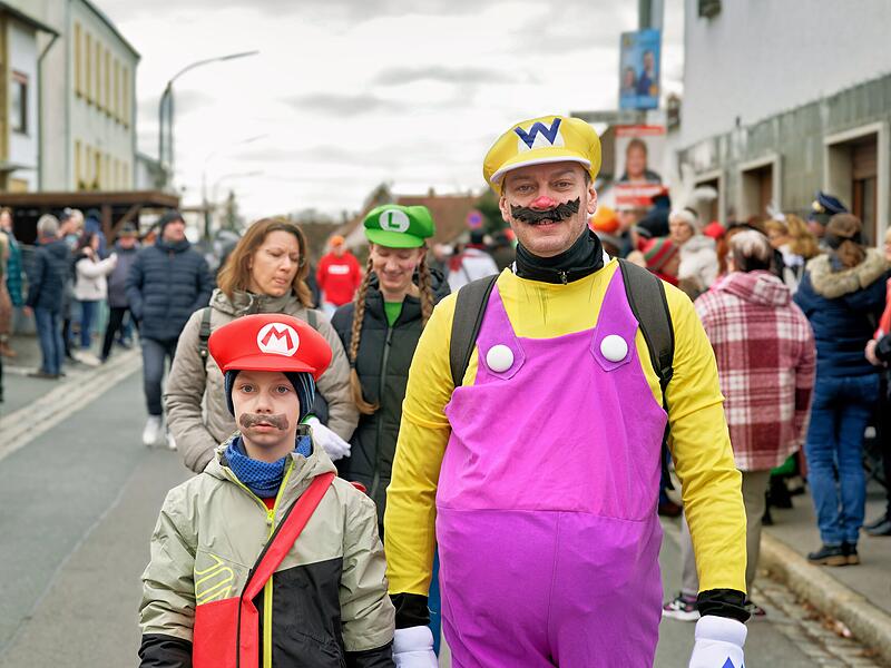 Faschingsumzug in Hirschaid 2026Mit Drachen und Pok&eacute;mon: Faschingsumzug in Hirschaid