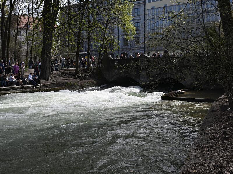 Ostern an der Eisbachwelle Ostern an der Eisbachwelle