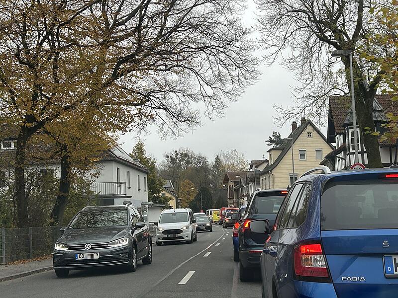 Stau an Ampel in Coburg-Neuses