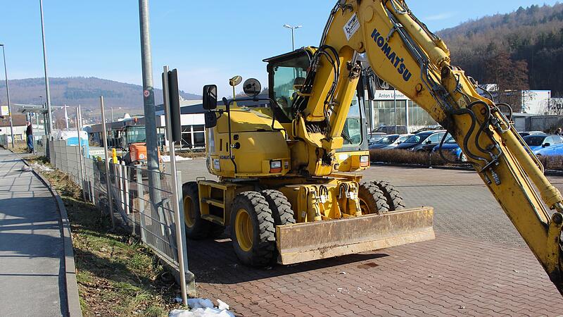 Die Drogerie DM plant einen Markt auf dem Parkplatz von Aldi zu erreichten. Sind das erst Anzeichen für den Bau? Die Drogerie DM plant einen Markt auf dem Parkplatz von Aldi zu erreichten. Sind das erst Anzeichen für den Bau?