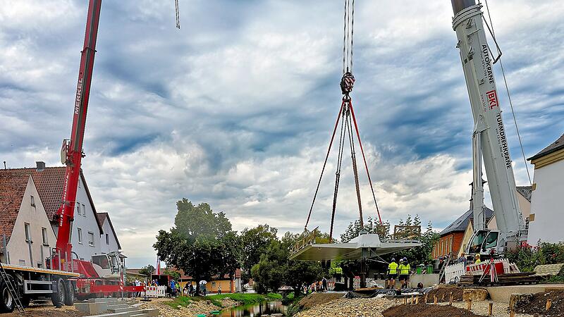 Einhub Br&uuml;cke in GundelsheimEndlich wieder eine Br&uuml;cke in Gundelsheim: viele Fotos