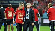 Peter Hermann (l) mit Jupp Heynckes. Peter Hermann (l) mit Jupp Heynckes.