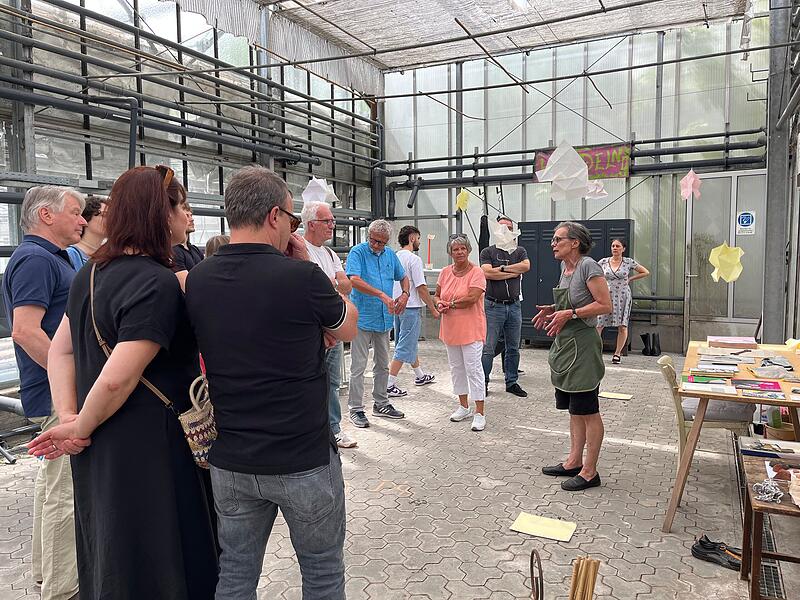 Präsentation der Arbeiten des Laboratoriums, bei dem drei Künstlerinnen im Verbinder des Treibhauses arbeiteten.Führung und Offenes Atelier Präsentation der Arbeiten des Laboratoriums, bei dem drei Künstlerinnen im Verbinder des Treibhauses arbeiteten.