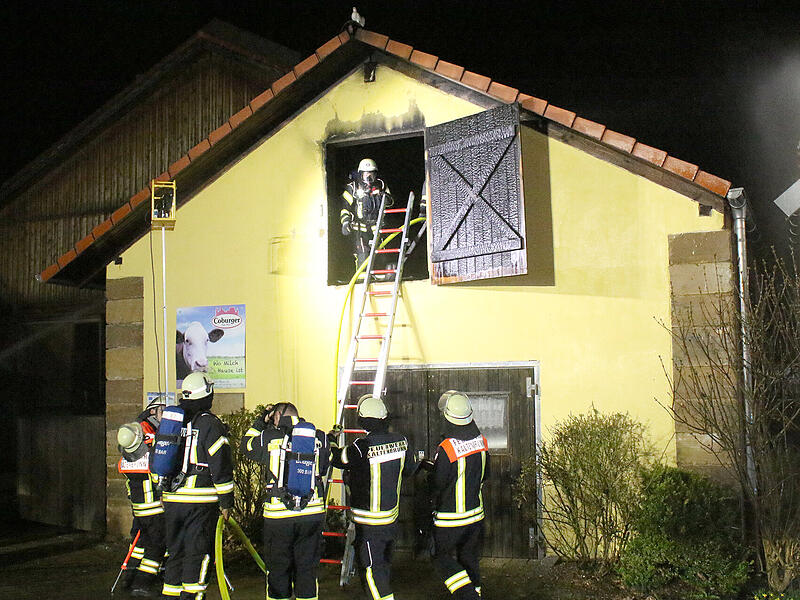 Brand in einem Kuhstall in Lahm