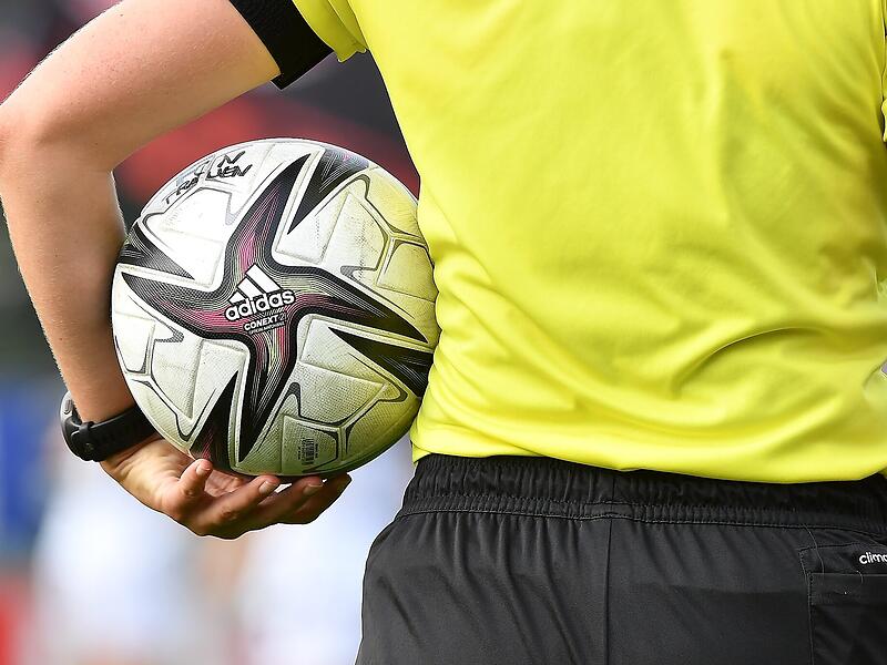 Auch in der Region müssen Schiedsrichter immer wieder Spiele abbrechen. Zwei Fußballkreise fallen in der Saison 2024/2025 besonders auf.
