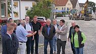 Viel Zeit nahm sich der Bauausschuss des Landkreises, um die Möglichkeiten zur Verbesserung der Sicherheit für Fußgänger und Radfahrer auf der Dörfleser Ortsdurchfahrt auszuloten.