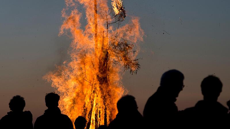 Im Landkreis finden heuer die nach der Corona-Zwangspause ersehnten Johannisfeuer nicht überall wie geplant statt.