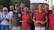 Die drei erstplatzierten Mannschaften: (von links) 3. Platz MFC Thundorf mit Peter Saal, Max Geier, Elfie Kiesel, Manuel Schmitt; 1. Platz TSV Thundorf mit Marco Schmitt, Michael Hertterich, Joshua Hohn, Armin Saas sowie 2. Platz 1. FCN-Fanclub mi...