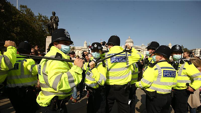 Die Londoner Polizei, hier Polizistinnen und Polizisten bei einer Demonstration im September 2020, steht unter Druck. Ein Beamter hat unter anderem 24 Vergewaltigungen gestanden.