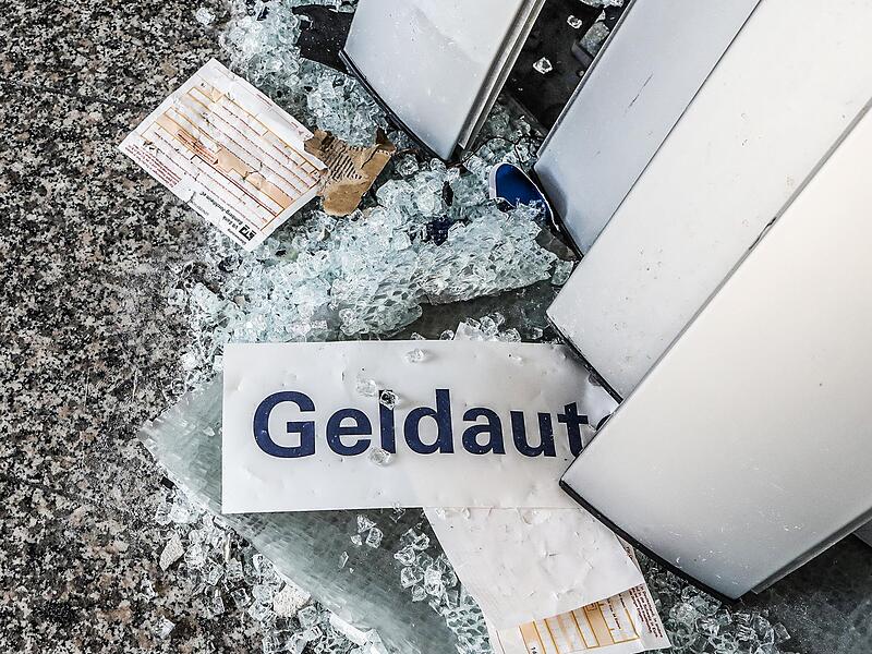 In Sche&szlig;litz im Landkreis Bamberg ist am Dienstagmorgen (27. Juni) ein Geldautomat gesprengt worden.