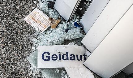 In Sche&szlig;litz im Landkreis Bamberg ist am Dienstagmorgen (27. Juni) ein Geldautomat gesprengt worden.